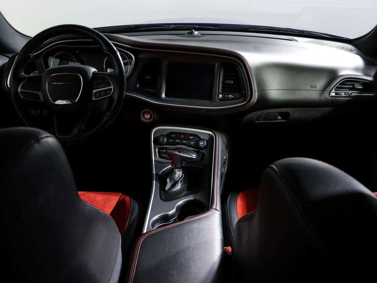 Купить Dodge Challenger с пробегом. Фото: #9