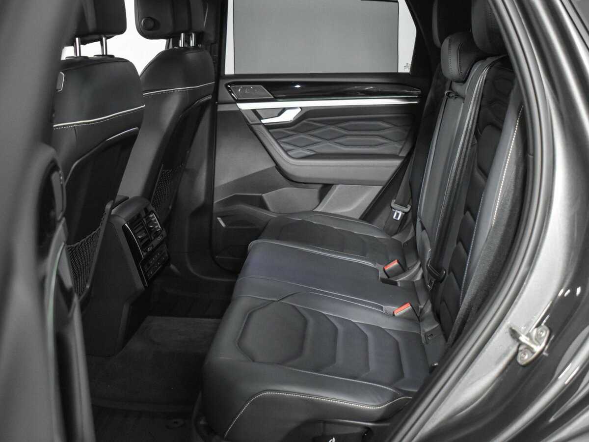 Купить Volkswagen Touareg с пробегом. Фото: #11