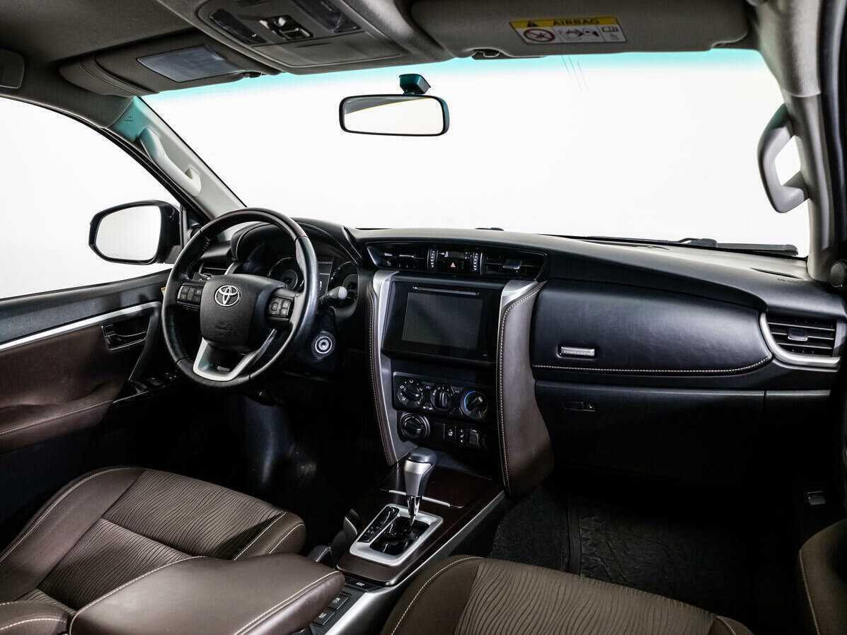 Купить Toyota Fortuner с пробегом. Фото: #6
