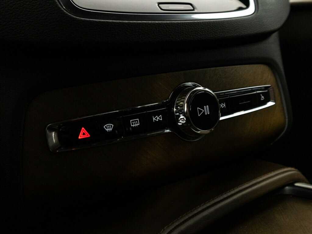 Купить Volvo XC90 с пробегом. Фото: #16