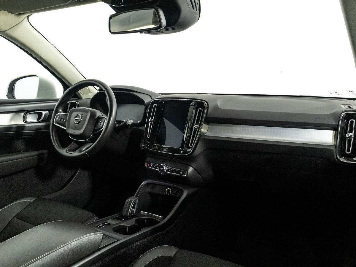 Купить Volvo XC40 с пробегом. Фото: #8