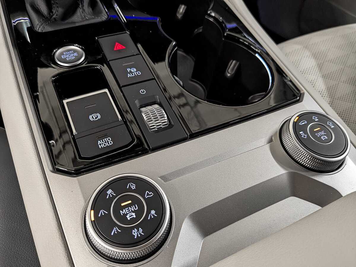 Купить Volkswagen Touareg с пробегом. Фото: #20