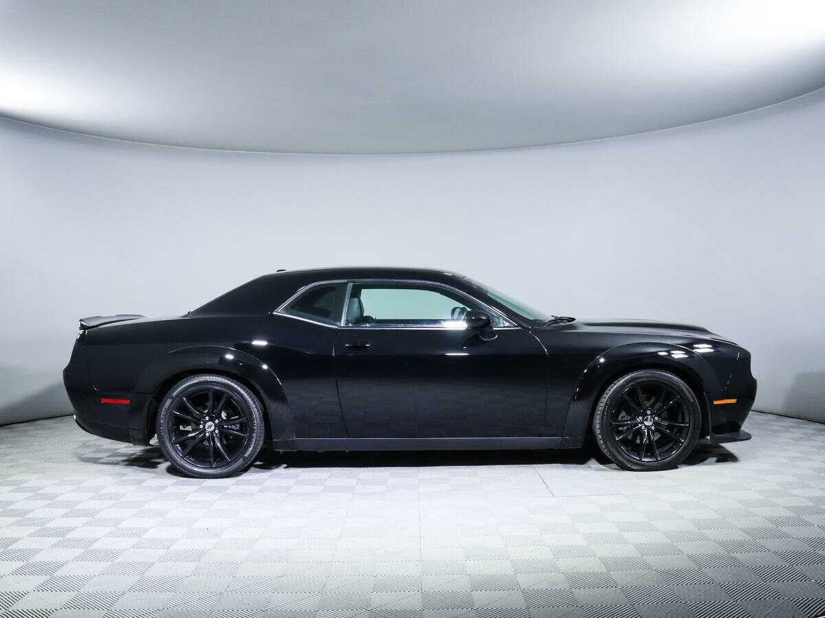 Купить Dodge Challenger с пробегом. Фото: #3