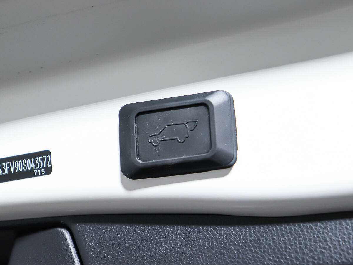 Купить Toyota RAV4 с пробегом. Фото: #17