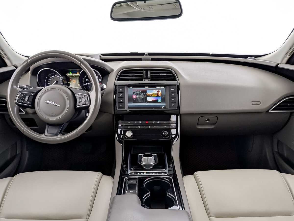 Купить Jaguar XE с пробегом. Фото: #13