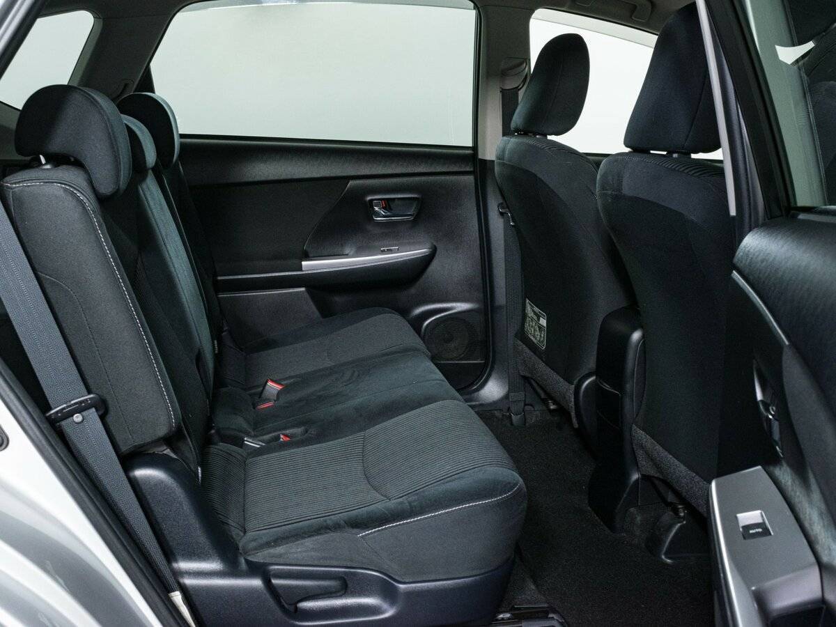 Купить Toyota Prius Alpha с пробегом. Фото: #11