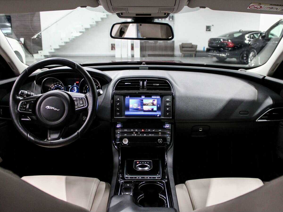 Купить Jaguar XE с пробегом. Фото: #18