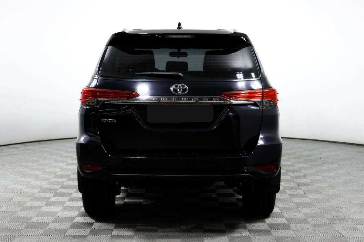 Купить Toyota Fortuner с пробегом. Фото: #5