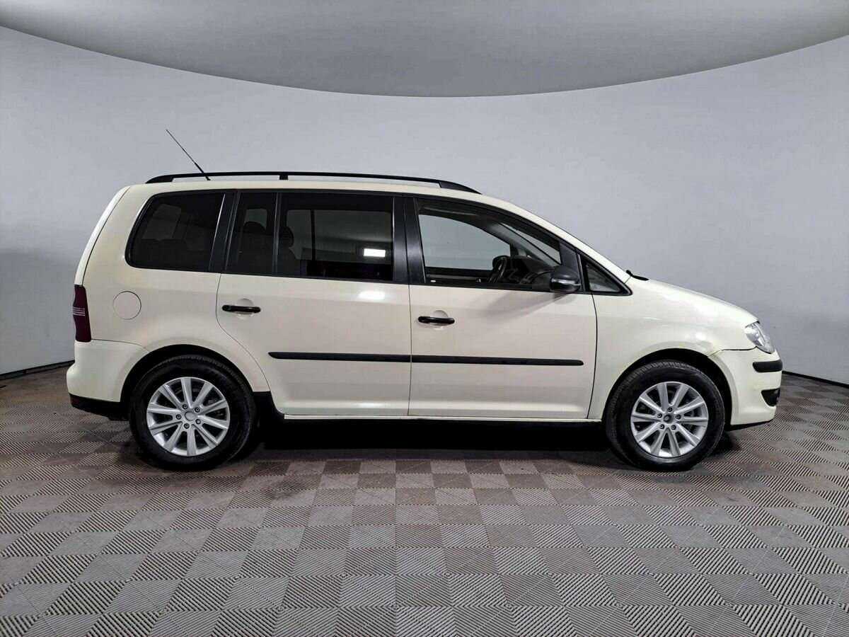 Купить Volkswagen Touran с пробегом. Фото: #3