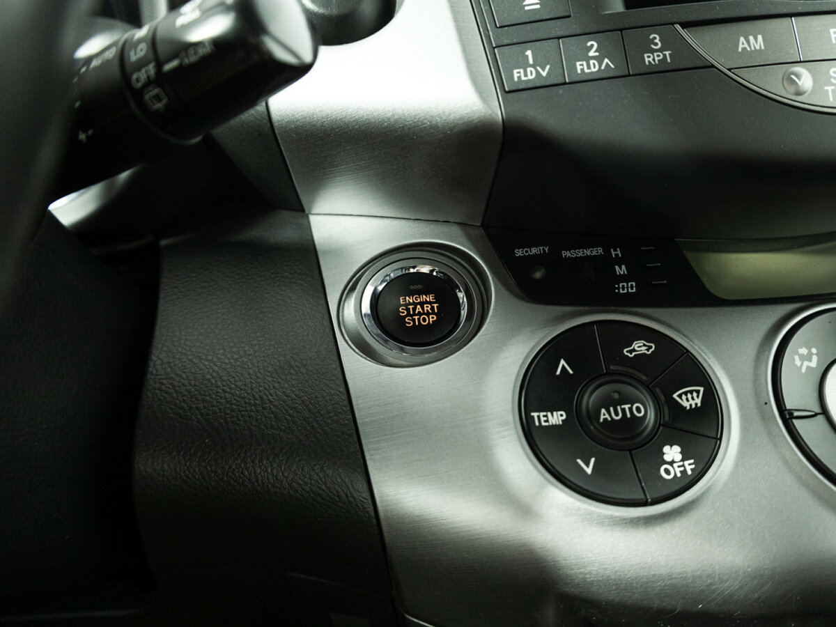 Купить Toyota RAV4 с пробегом. Фото: #17