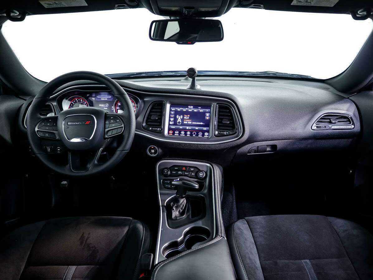 Купить Dodge Challenger с пробегом. Фото: #8