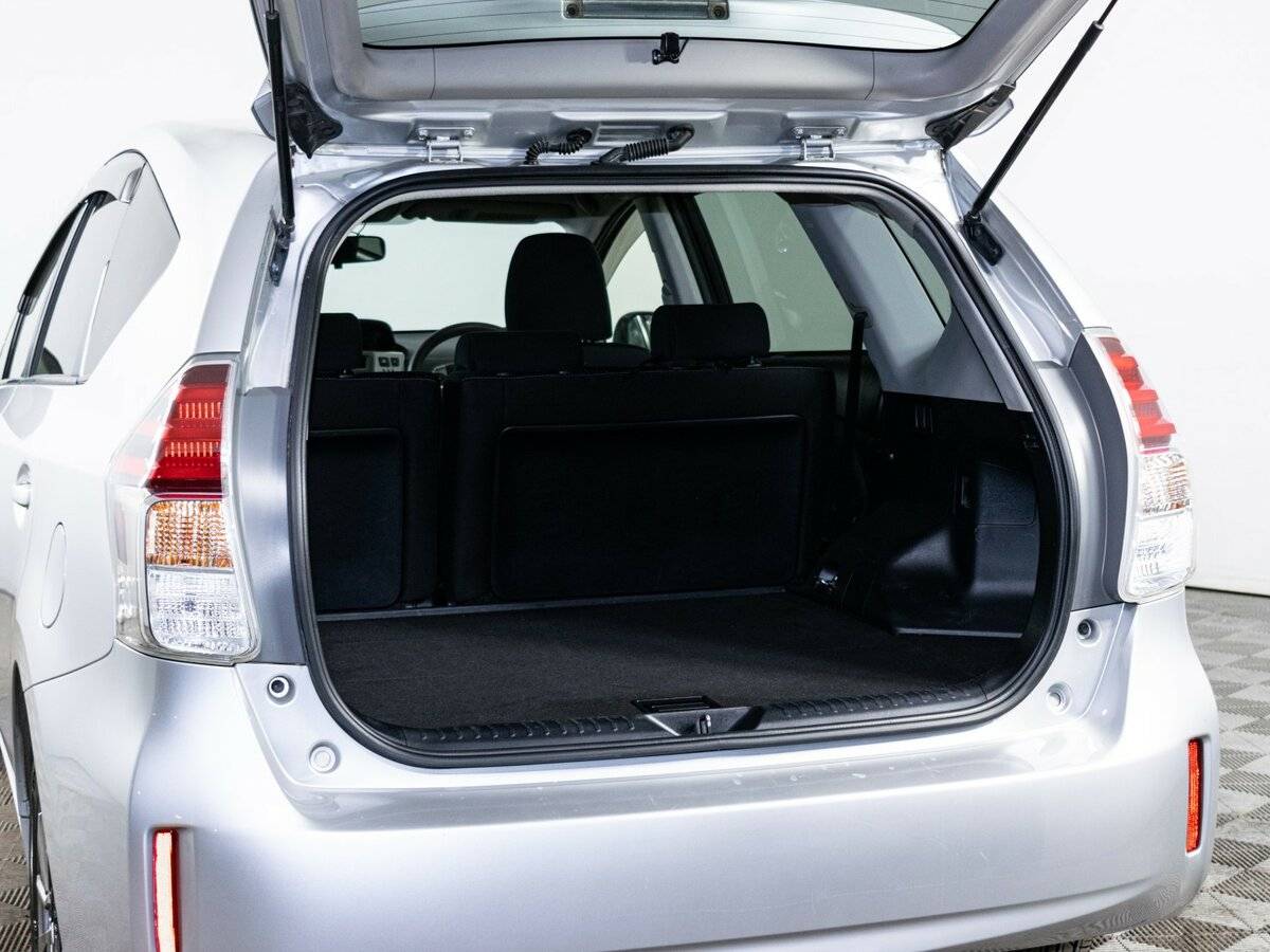 Купить Toyota Prius Alpha с пробегом. Фото: #8