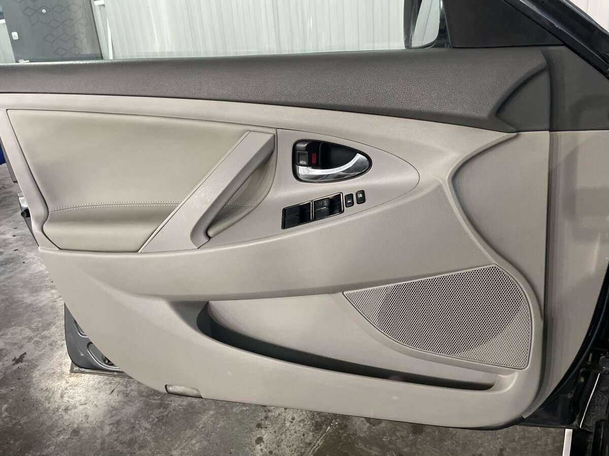 Купить Toyota Camry с пробегом. Фото: #16