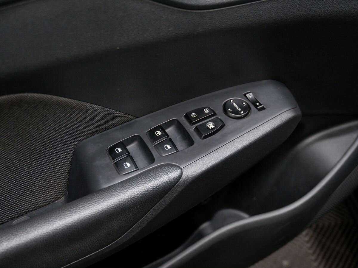 Купить Hyundai Solaris с пробегом. Фото: #8