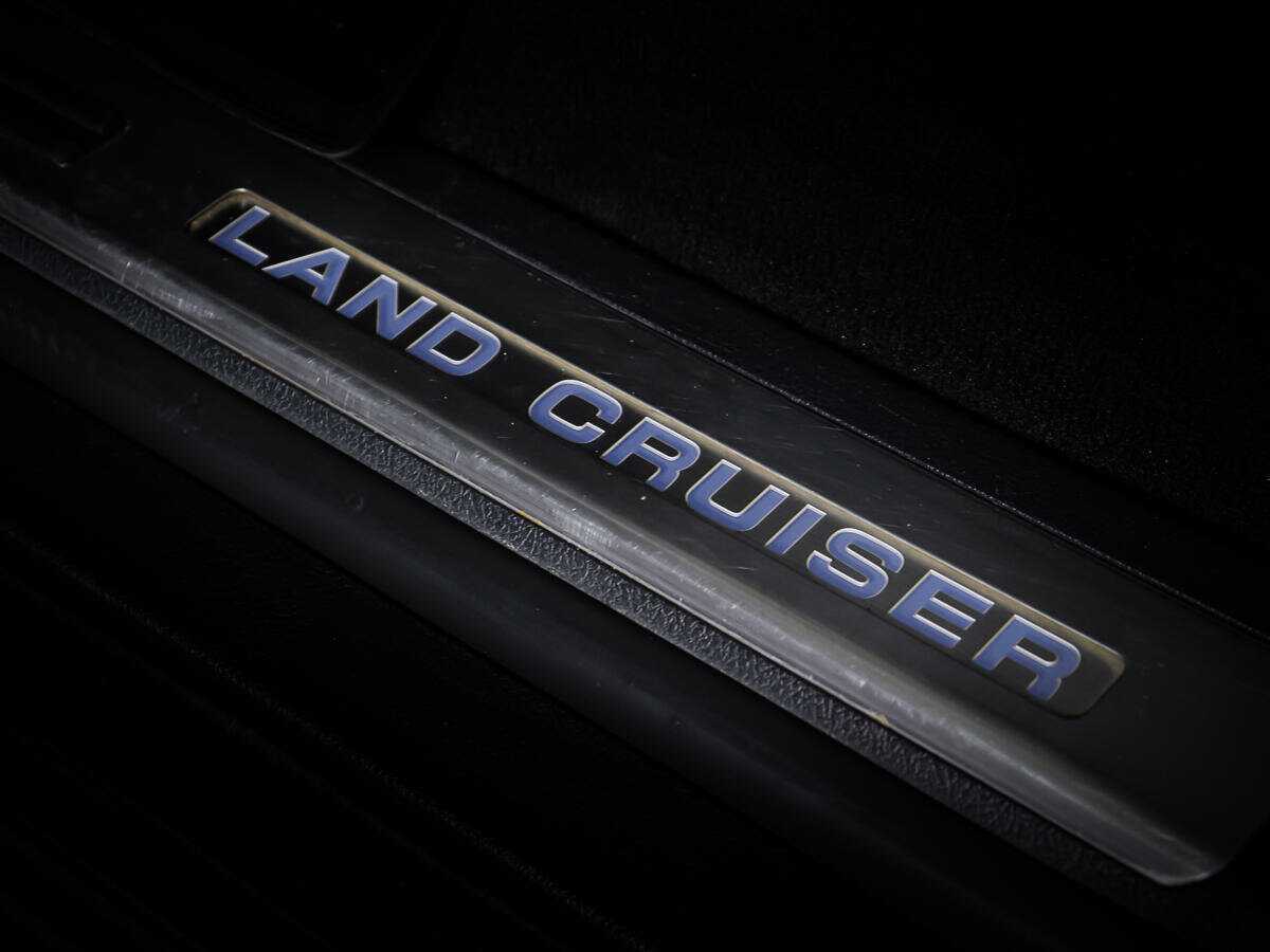 Купить Toyota Land Cruiser с пробегом. Фото: #19