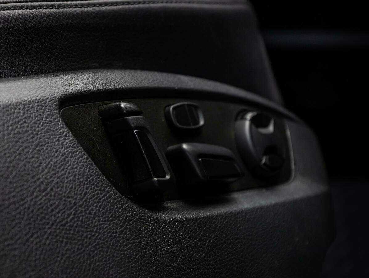 Купить Volkswagen Touareg с пробегом. Фото: #14