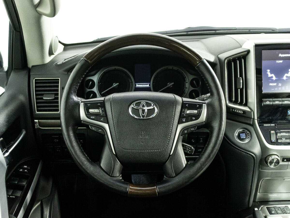 Купить Toyota Land Cruiser с пробегом. Фото: #22