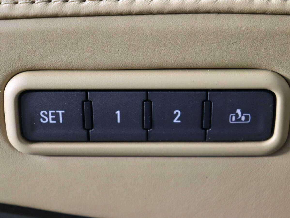 Купить Cadillac Escalade с пробегом. Фото: #16