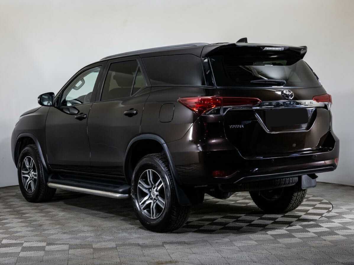 Купить Toyota Fortuner с пробегом. Фото: #5