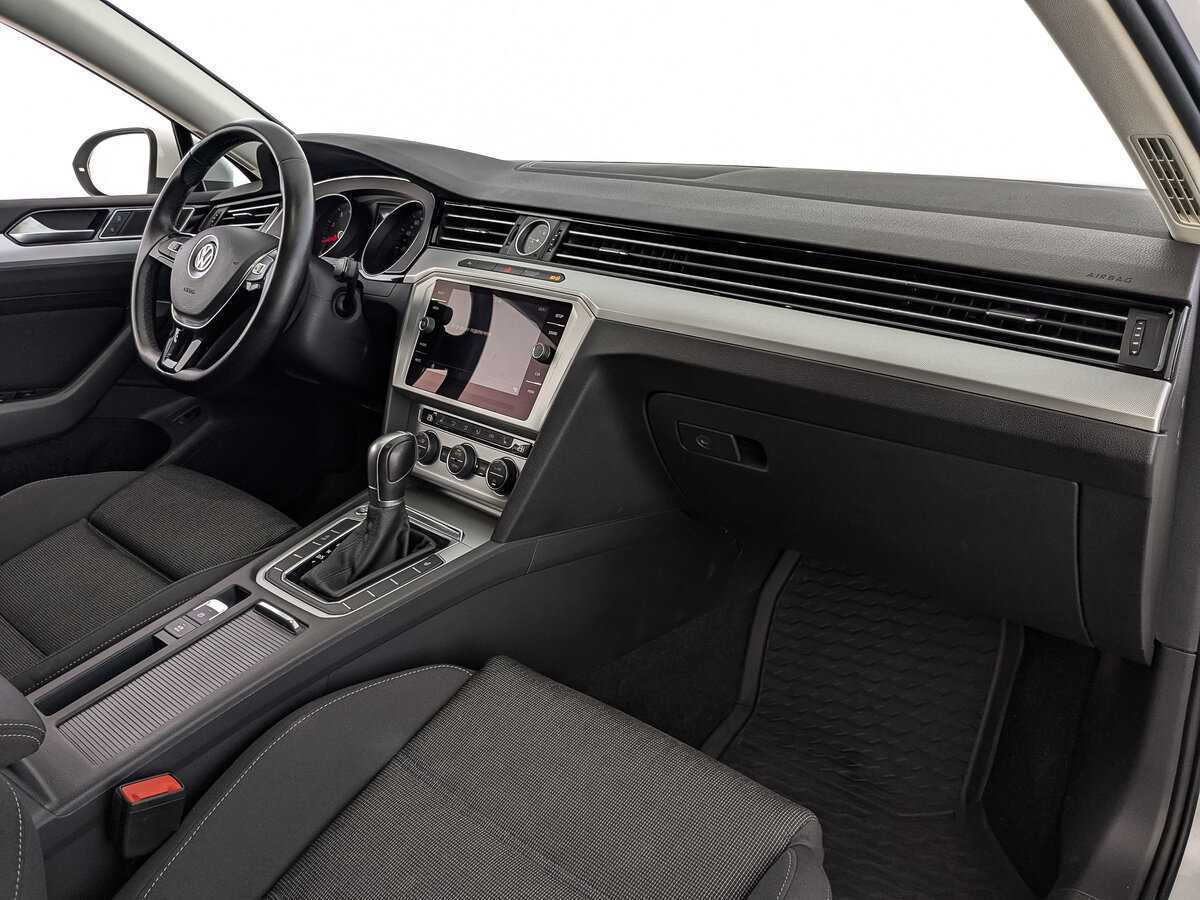 Купить Volkswagen Passat с пробегом. Фото: #12