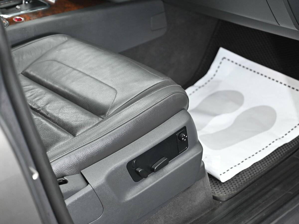 Купить Volkswagen Touareg с пробегом. Фото: #13