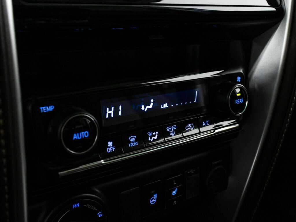 Купить Toyota Fortuner с пробегом. Фото: #15