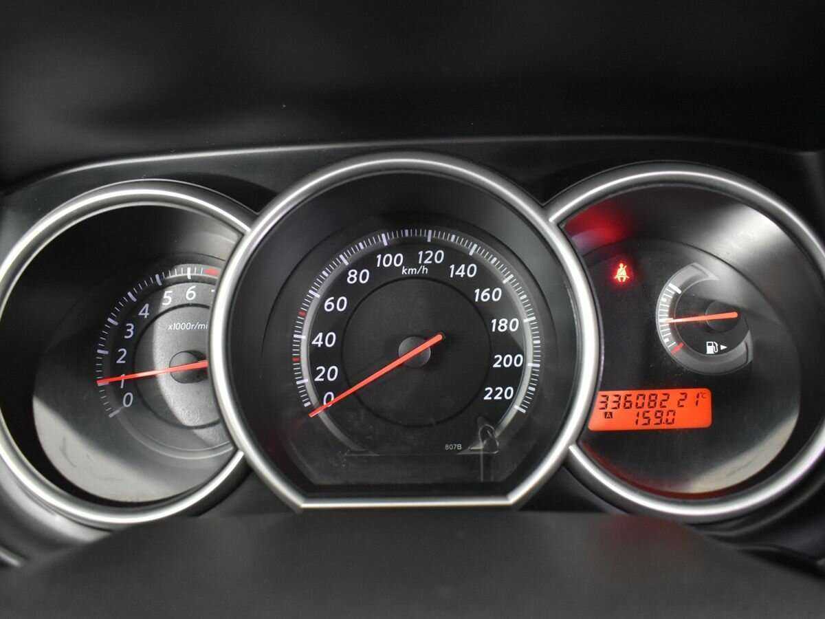 Купить Nissan Tiida с пробегом. Фото: #10