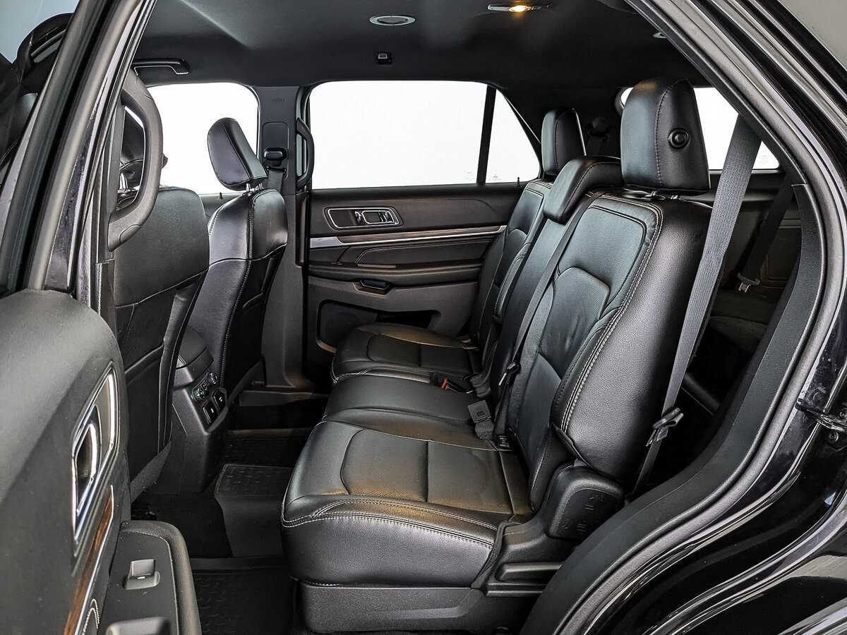 Купить Ford Explorer с пробегом. Фото: #17