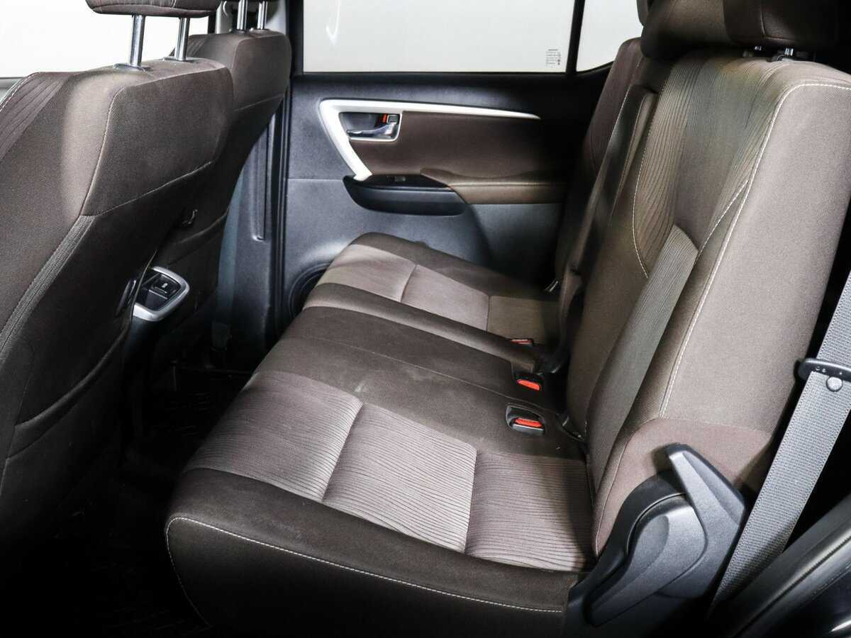 Купить Toyota Fortuner с пробегом. Фото: #6