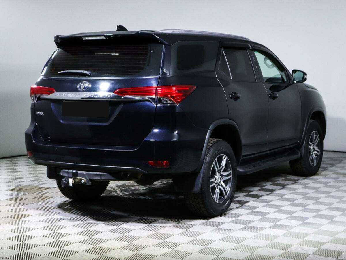 Купить Toyota Fortuner с пробегом. Фото: #3