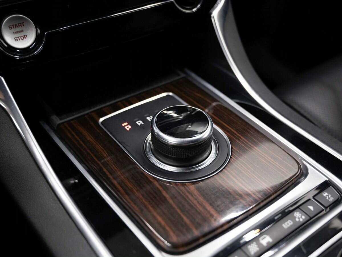 Купить Jaguar XE с пробегом. Фото: #22
