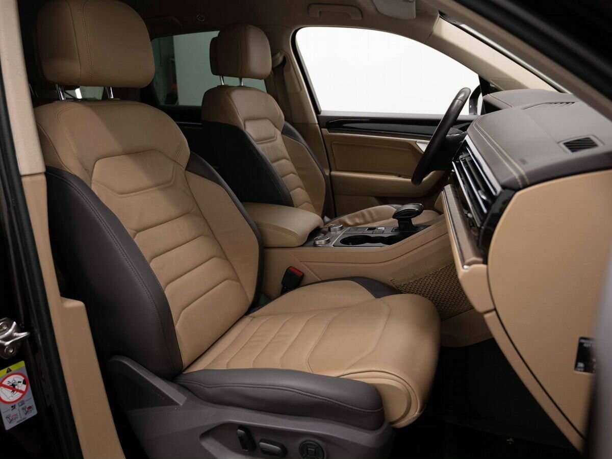 Купить Volkswagen Touareg с пробегом. Фото: #11