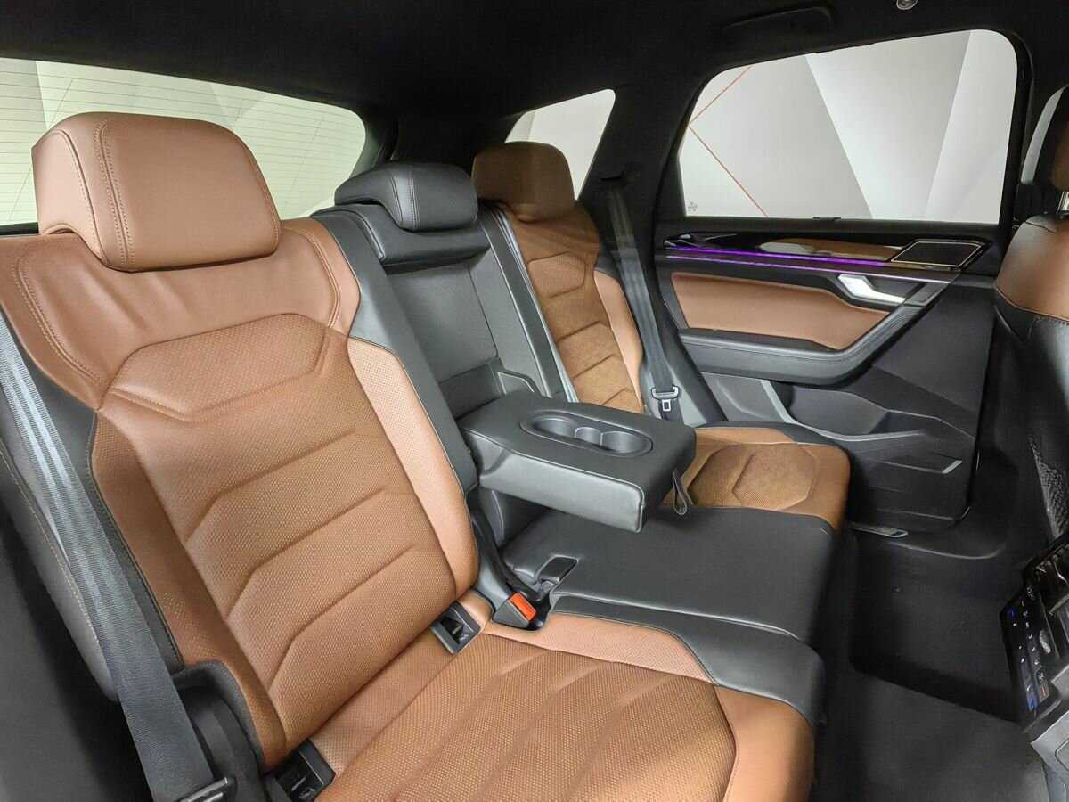 Купить Volkswagen Touareg с пробегом. Фото: #12
