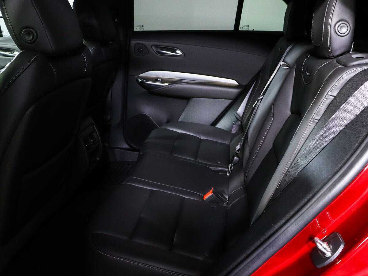 Купить Cadillac XT4 с пробегом. Фото: #9