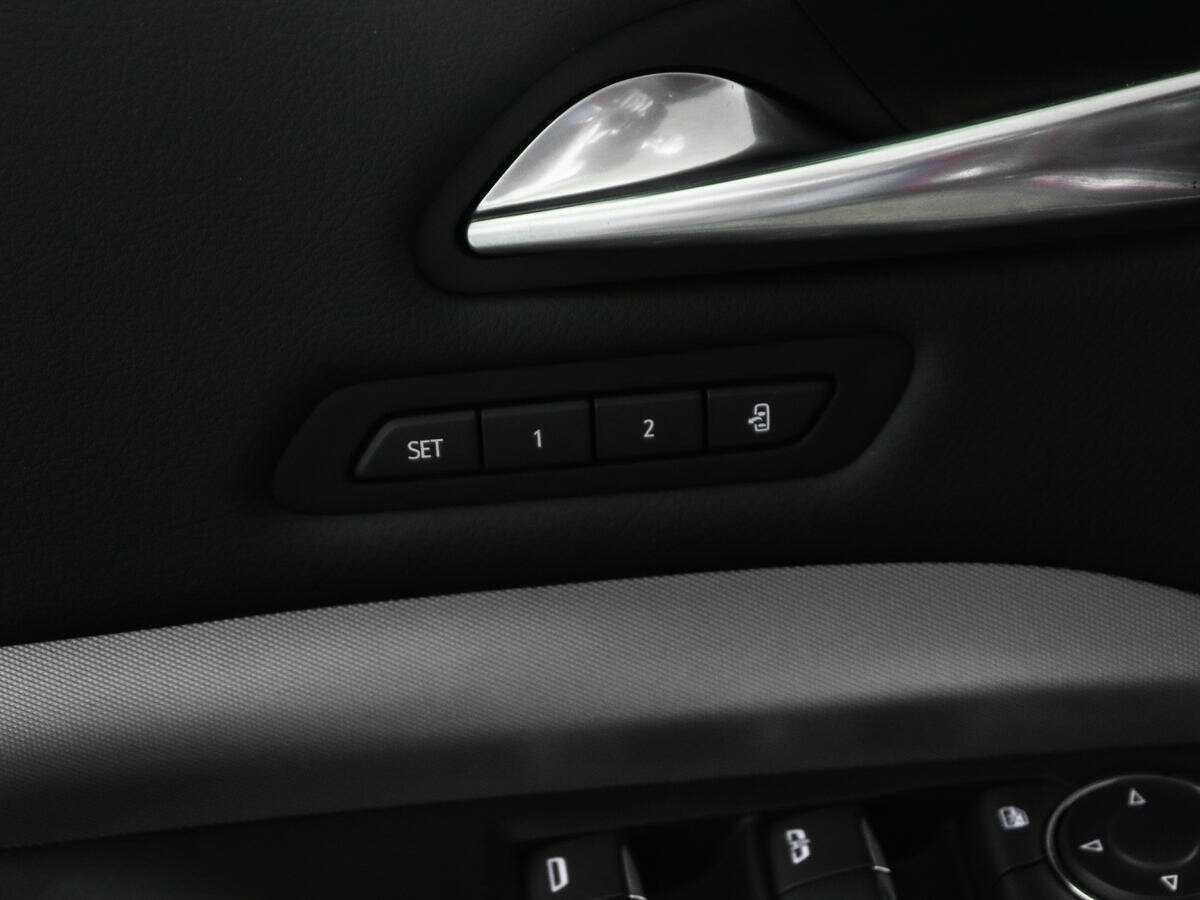 Купить Cadillac XT4 с пробегом. Фото: #21