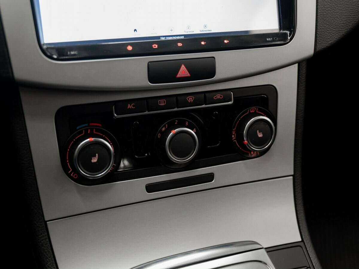 Купить Volkswagen Passat с пробегом. Фото: #17