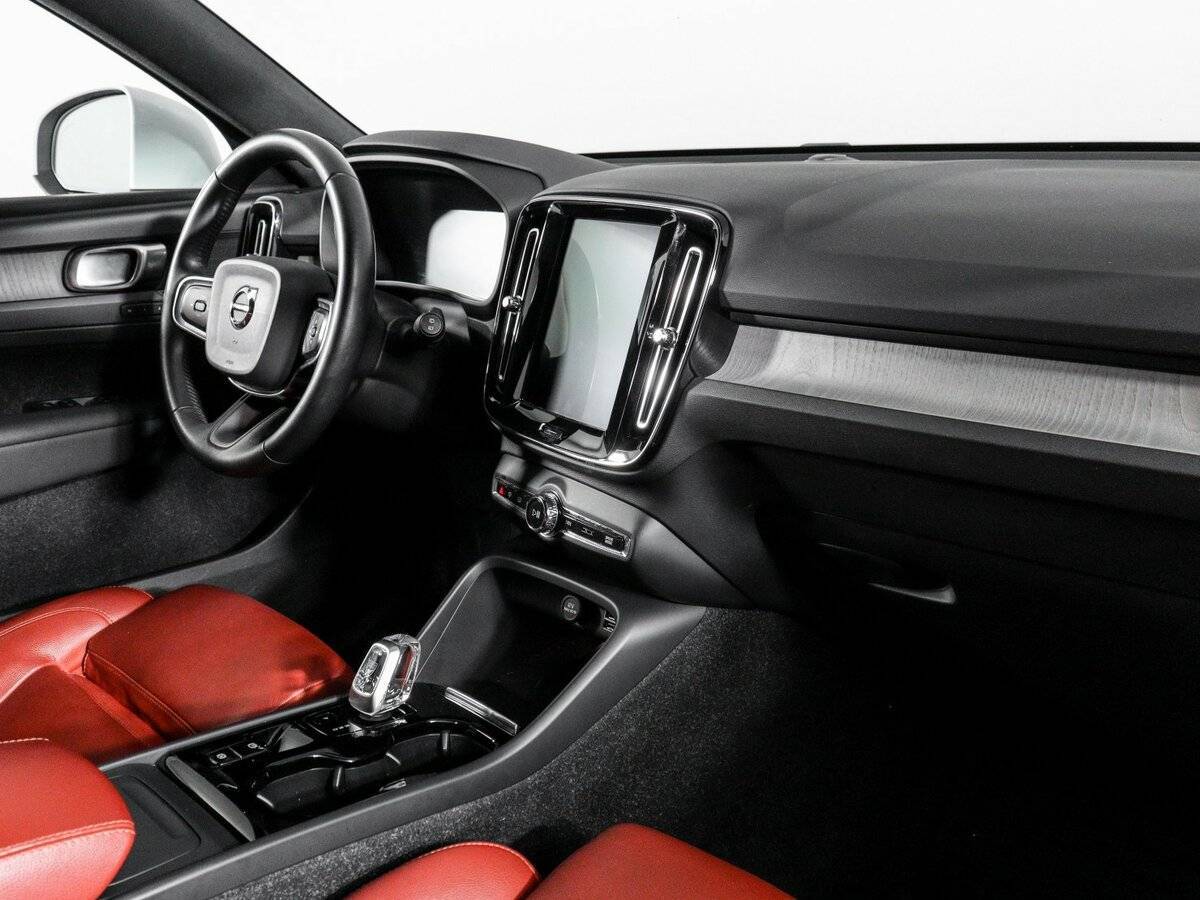 Купить Volvo XC40 с пробегом. Фото: #11