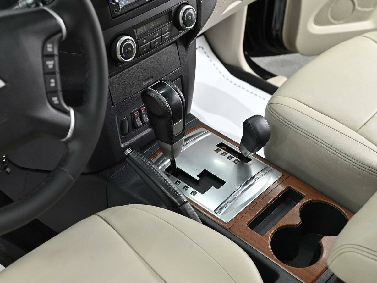 Купить Mitsubishi Pajero с пробегом. Фото: #9