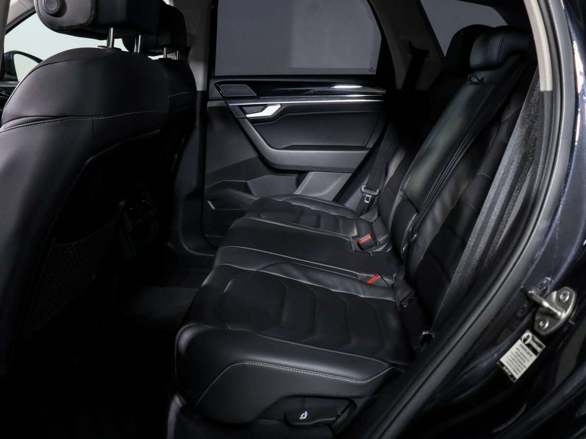 Купить Volkswagen Touareg с пробегом. Фото: #4