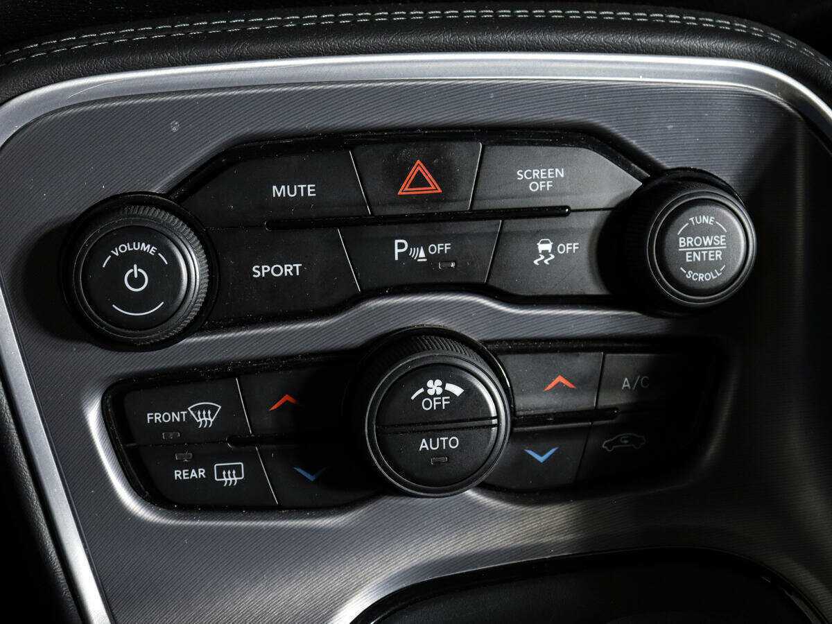 Купить Dodge Challenger с пробегом. Фото: #22