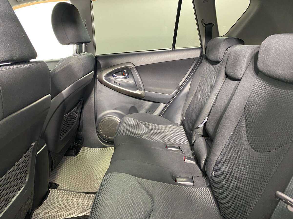 Купить Toyota RAV4 с пробегом. Фото: #8