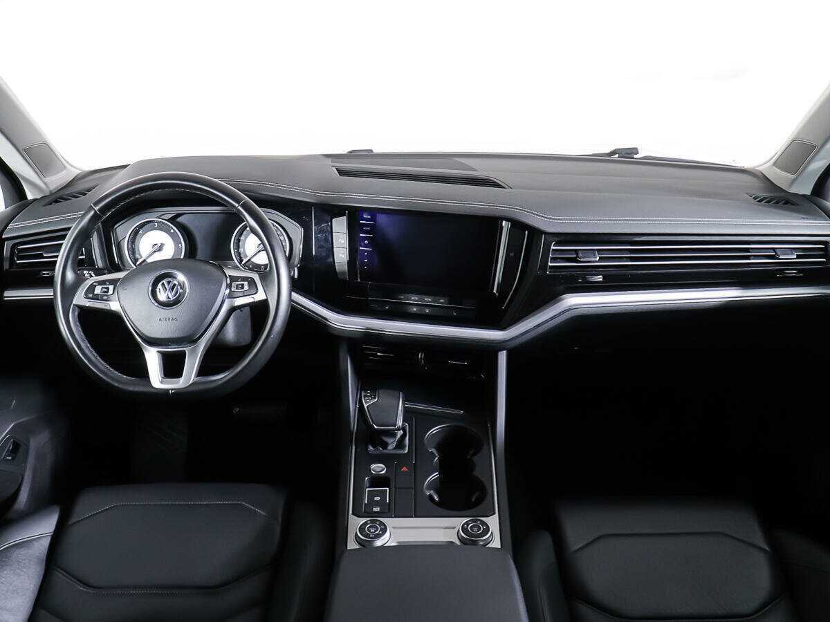 Купить Volkswagen Touareg с пробегом. Фото: #9