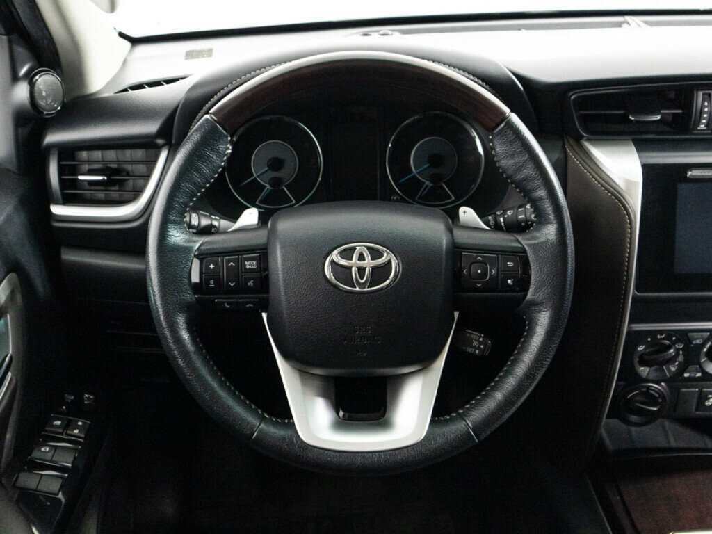 Купить Toyota Fortuner с пробегом. Фото: #20