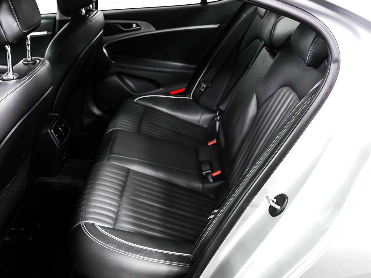 Купить Genesis G70 с пробегом. Фото: #12