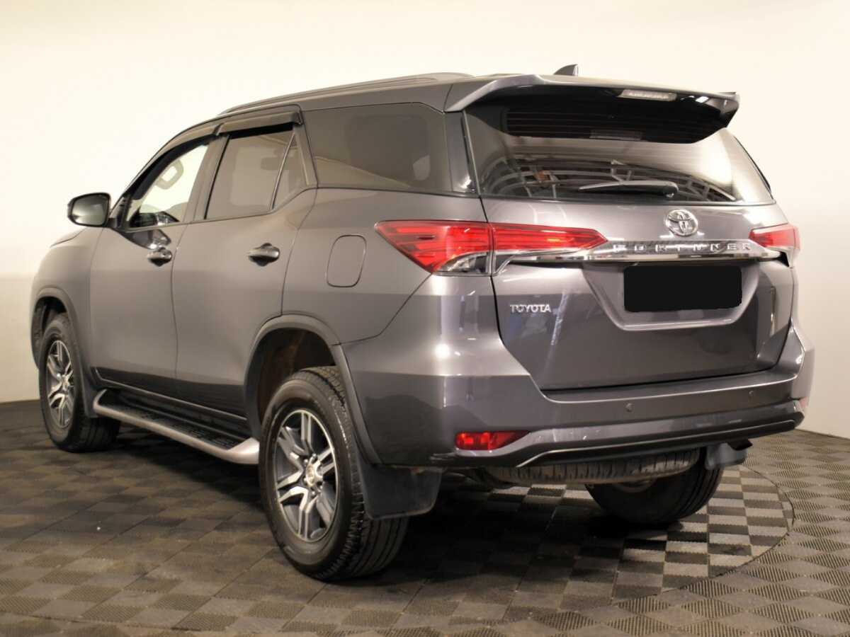 Купить Toyota Fortuner с пробегом. Фото: #5