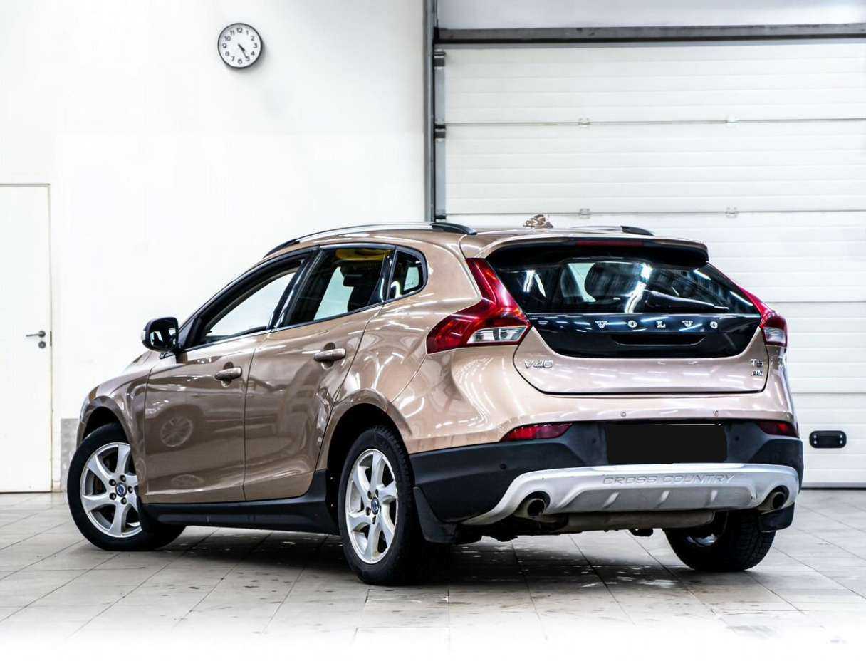 Купить Volvo V40 Cross Country с пробегом. Фото: #3