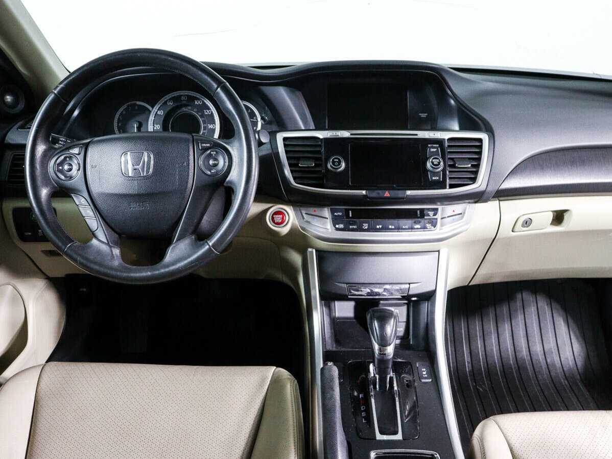 Купить Honda Accord с пробегом. Фото: #10