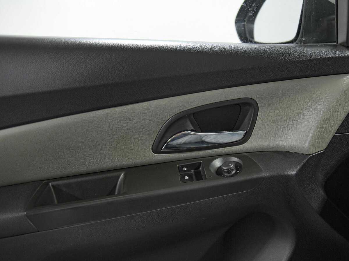 Купить Chevrolet Cruze с пробегом. Фото: #10