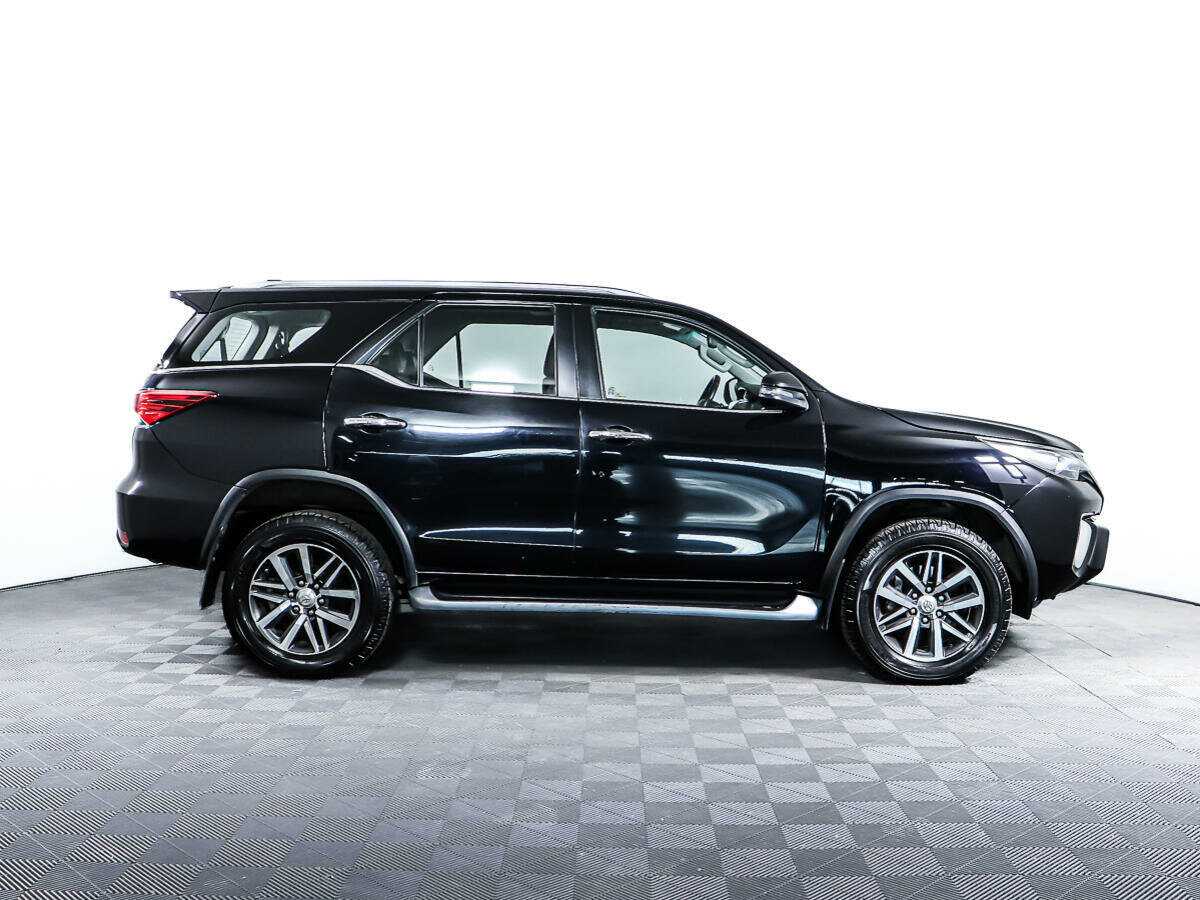 Купить Toyota Fortuner с пробегом. Фото: #1