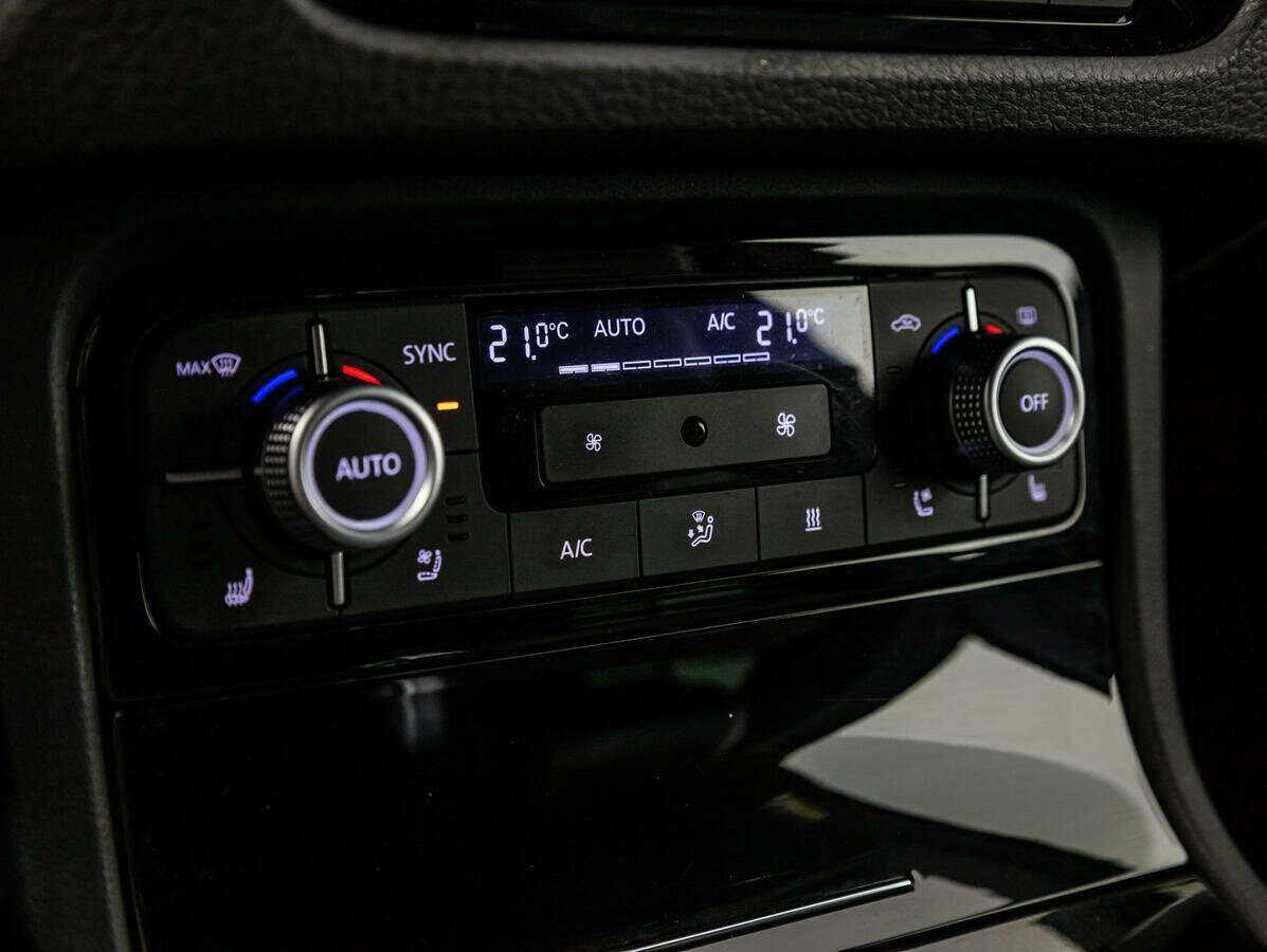 Купить Volkswagen Touareg с пробегом. Фото: #12